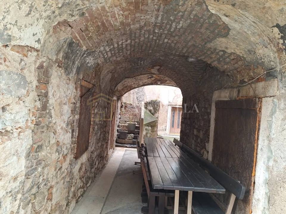 Kuća u Senju, 450m², slika 2