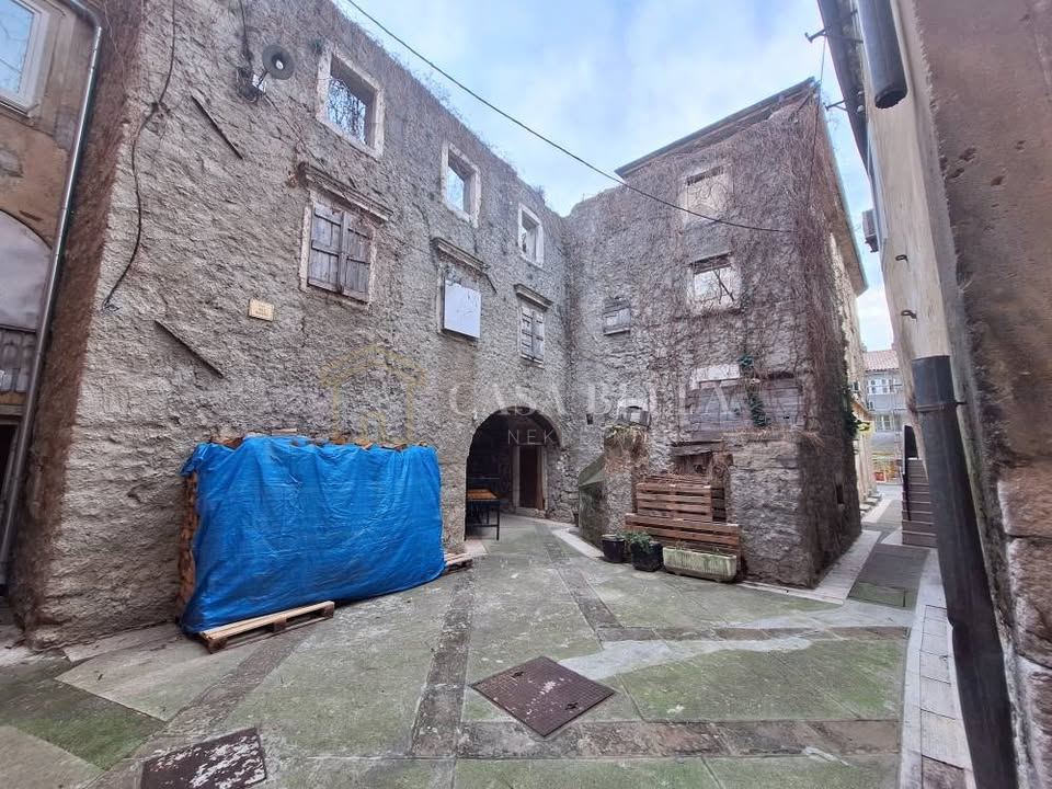 Kuća u Senju, 450m², slika 3