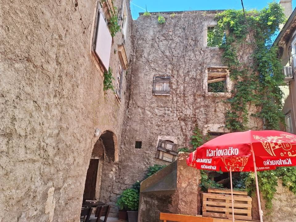 Kuća u Senju, 450m², slika 4