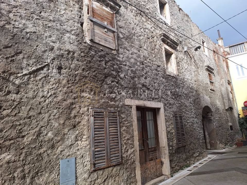 Kuća u Senju, 450m², slika 5
