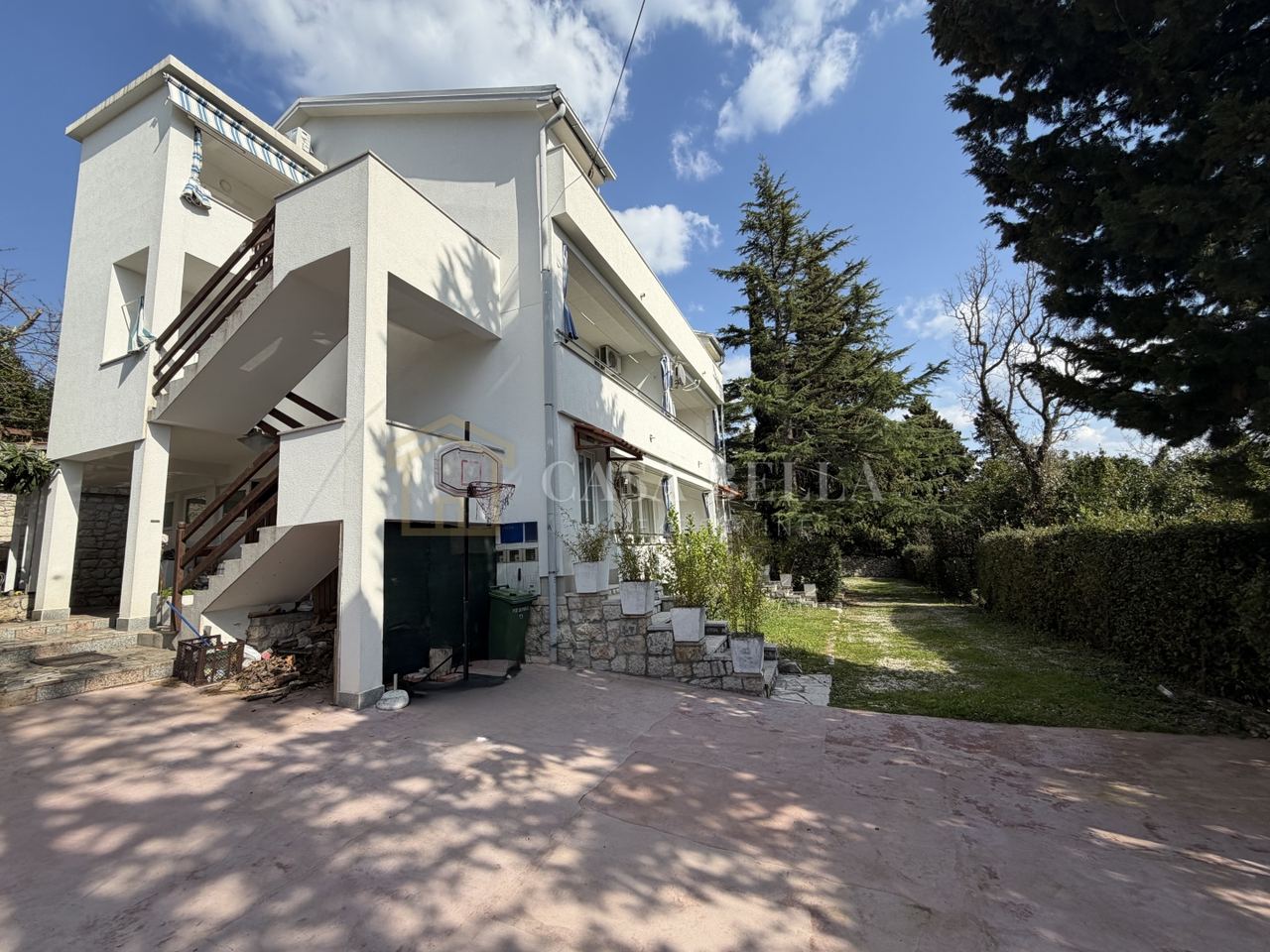 Haus u Novi Vinodolskiu, 350m², 7 soba, slika 3