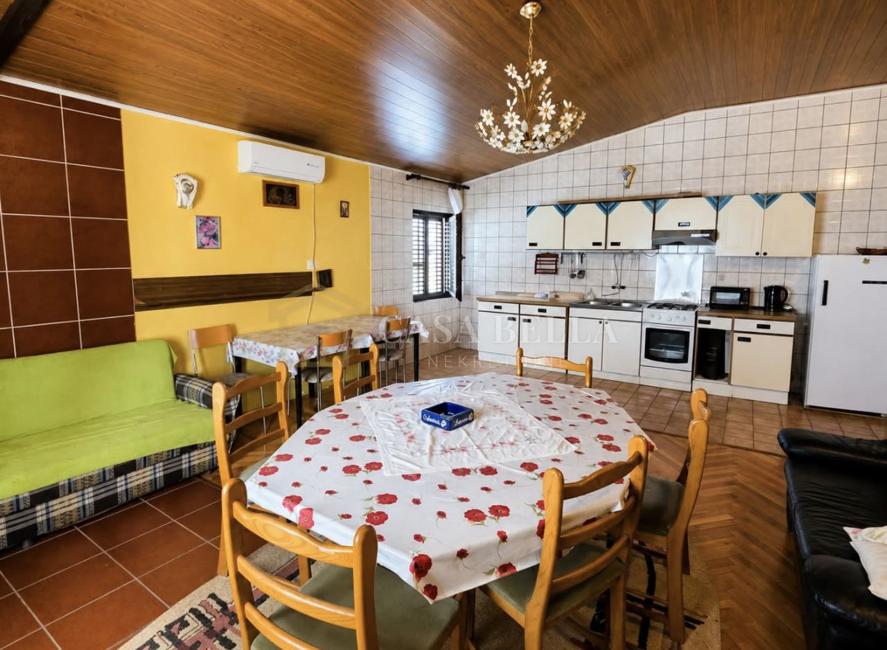 Kuća u Karlobagu, 450m², slika 5