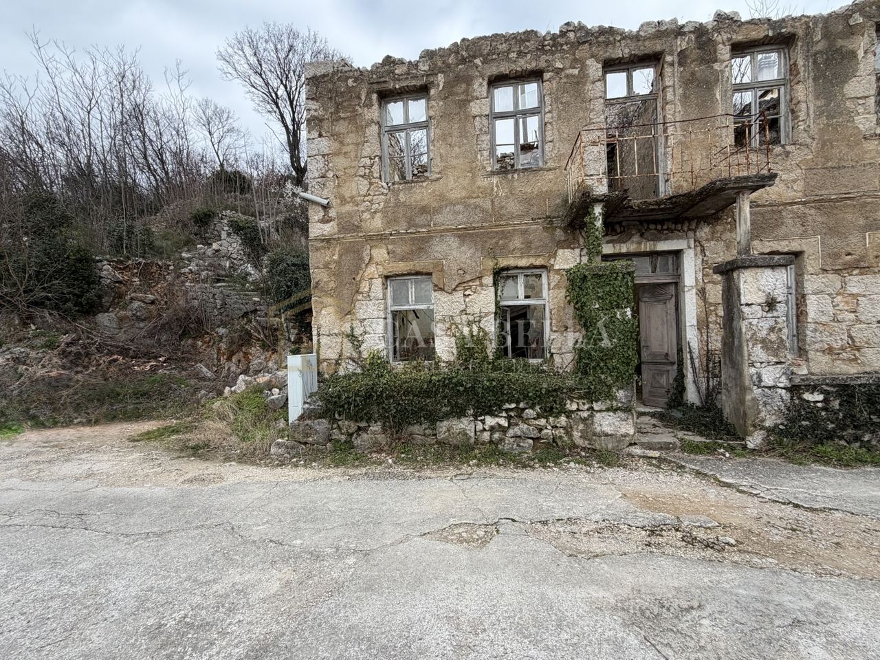 House u Crikvenici, 705m², slika 2