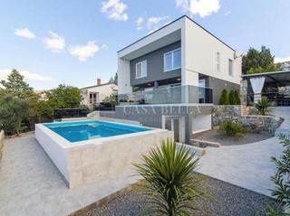 Casa u Novi Vinodolskiu, 280m², 4 sobe