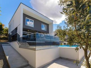 Casa u Novi Vinodolskiu, 280m², 4 sobe, slika 5