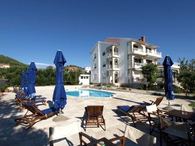 Wohnung u Rabu, 400m², slika 4