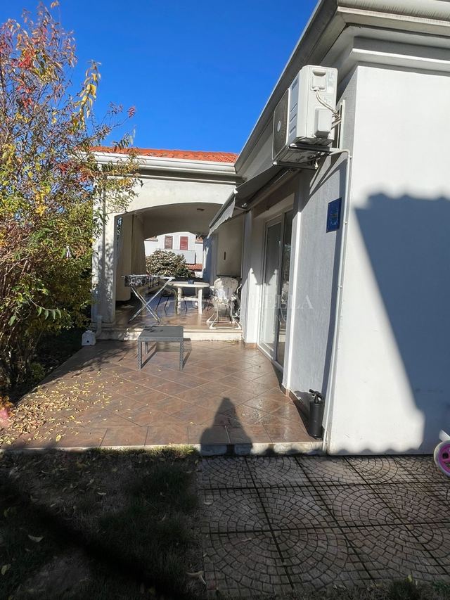 Kuća u Umagu, 200m², 6 soba, slika 3