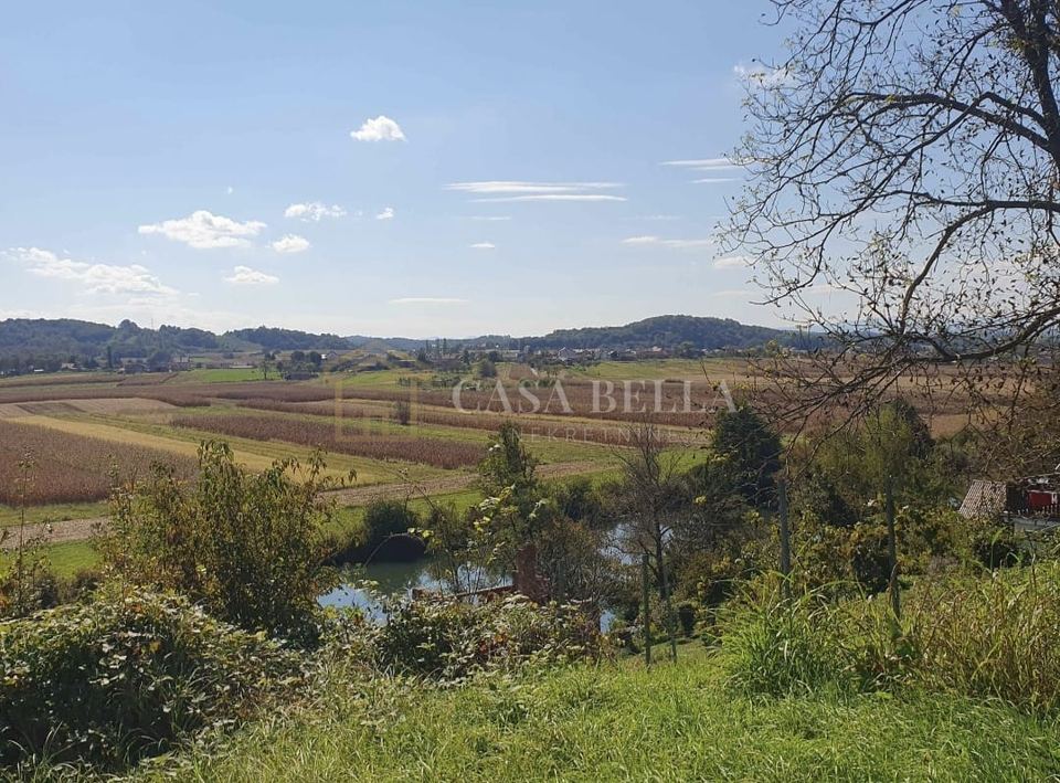 Land u Karlovcu, 5491m²