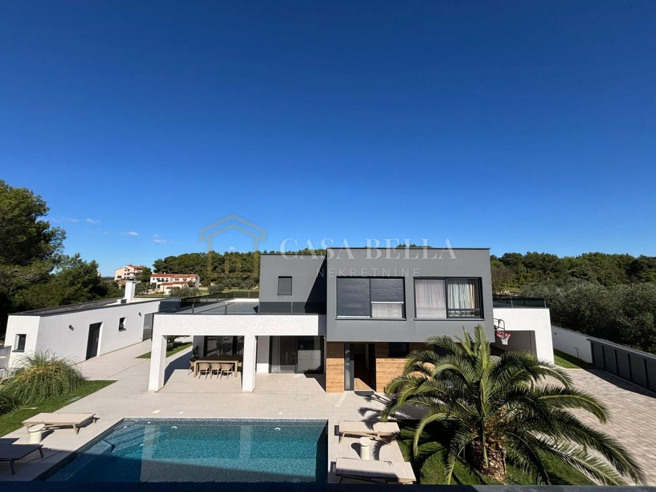 Kuća u Puli, 256m², 4 sobe
