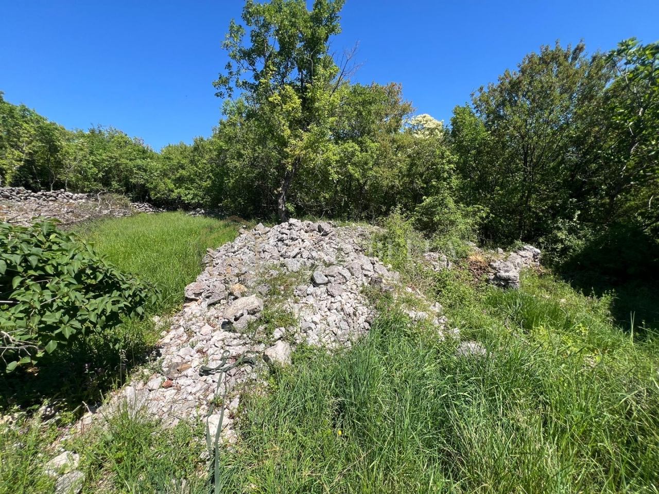 Grundstück u Dobrinju, 1000m², slika 2