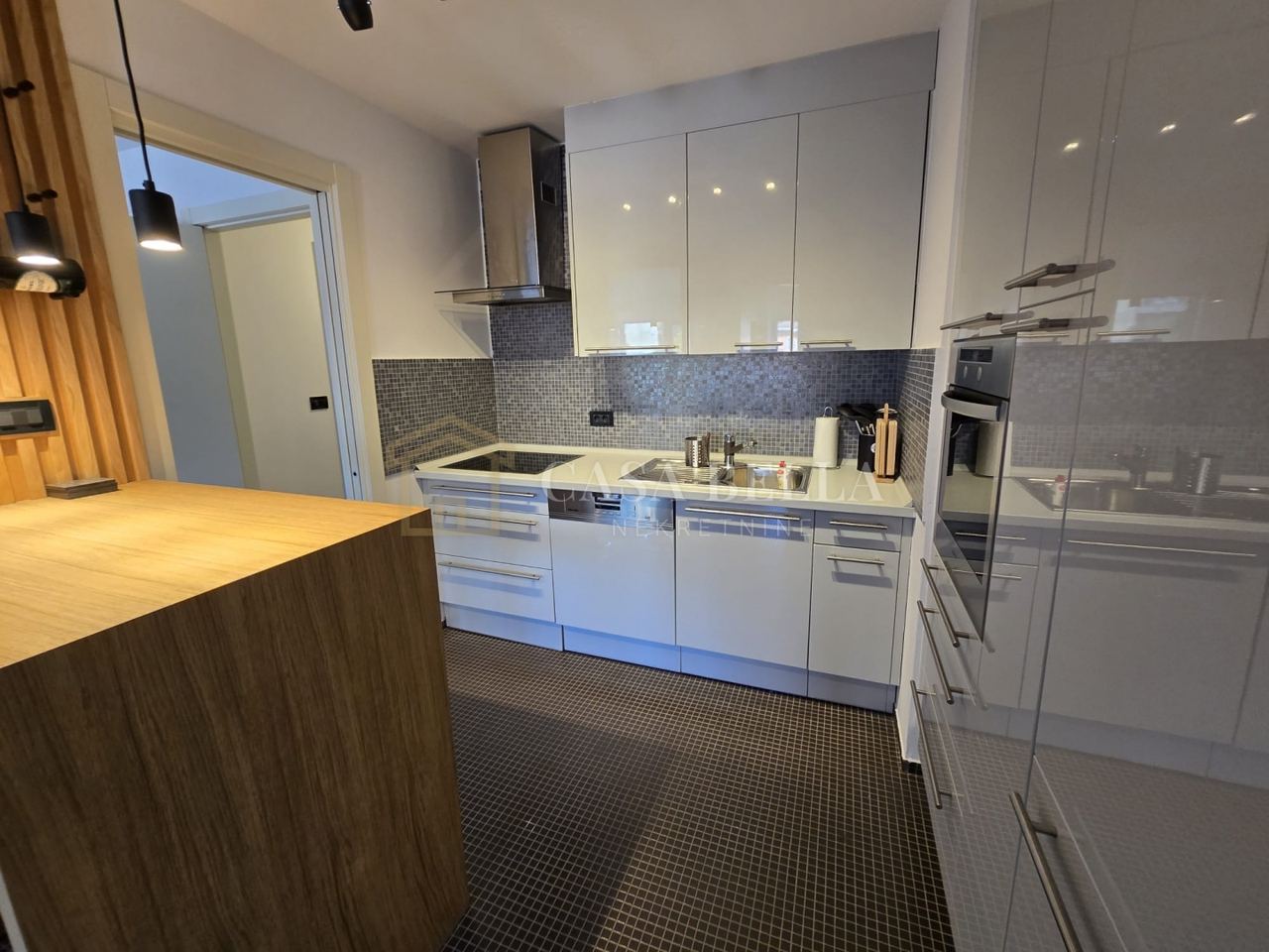 Wohnung u Rijeci, 66m², 2 sobe