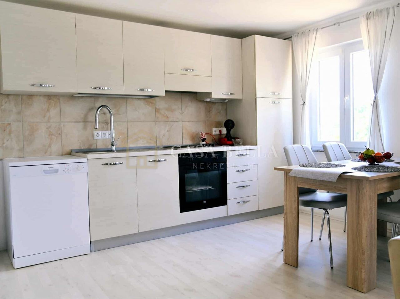 Haus u Dobrinju, 160m², 4 sobe, slika 2