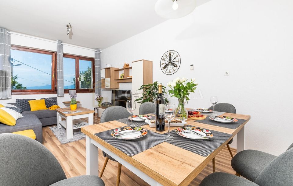 Wohnung u Kostreni, 80m², 2 sobe