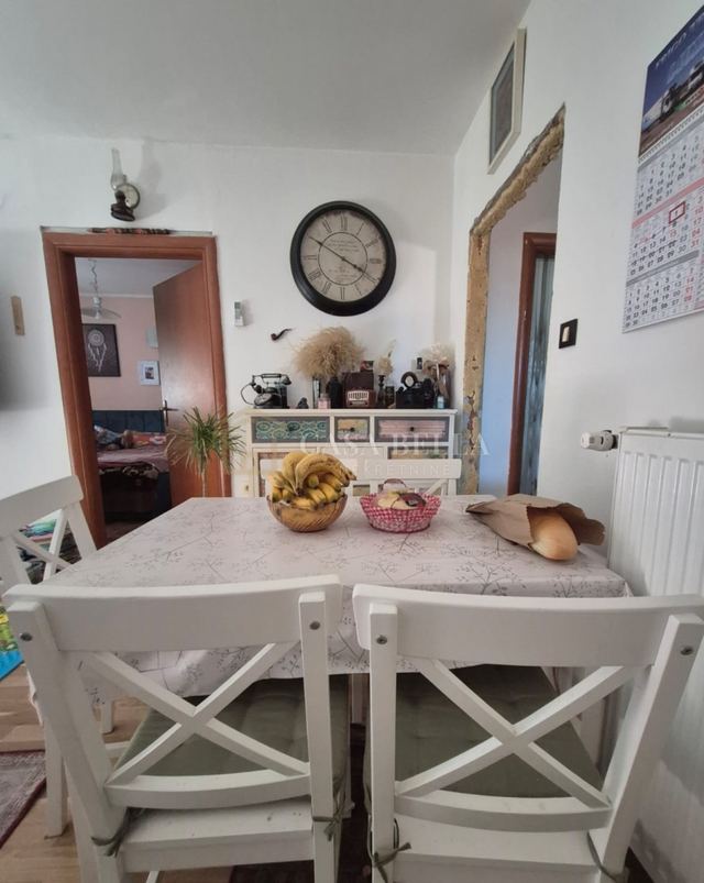 Stan u Čavlama, 230m², 7 soba