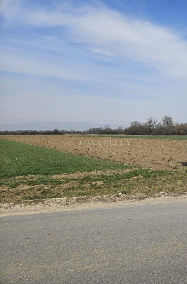 Grundstück u Velika Gorici, 8400m²