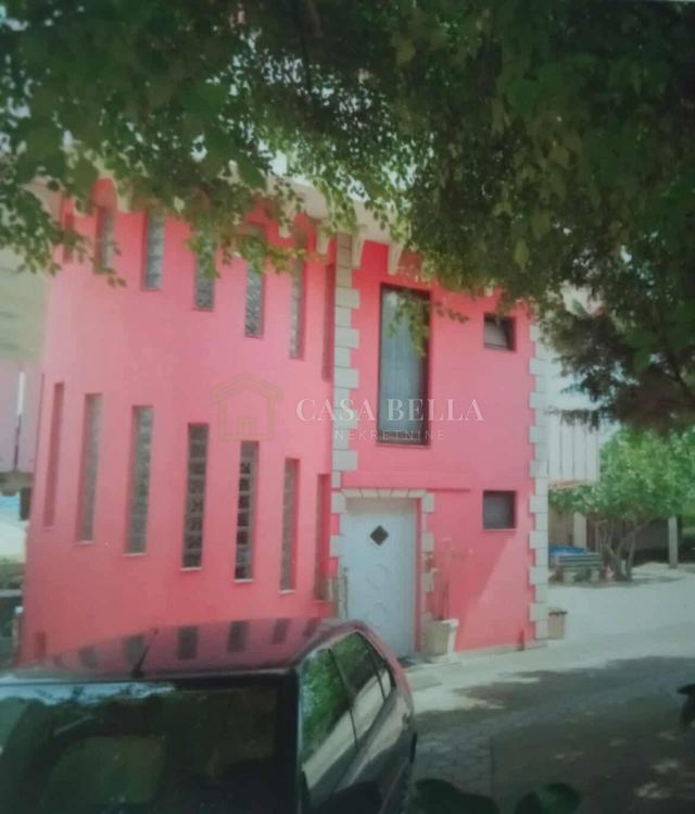 House u Dobrinju, 400m², 8 soba