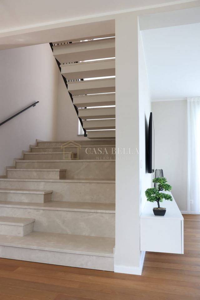 Haus u Kraljevici, 184m², 5 soba, slika 4