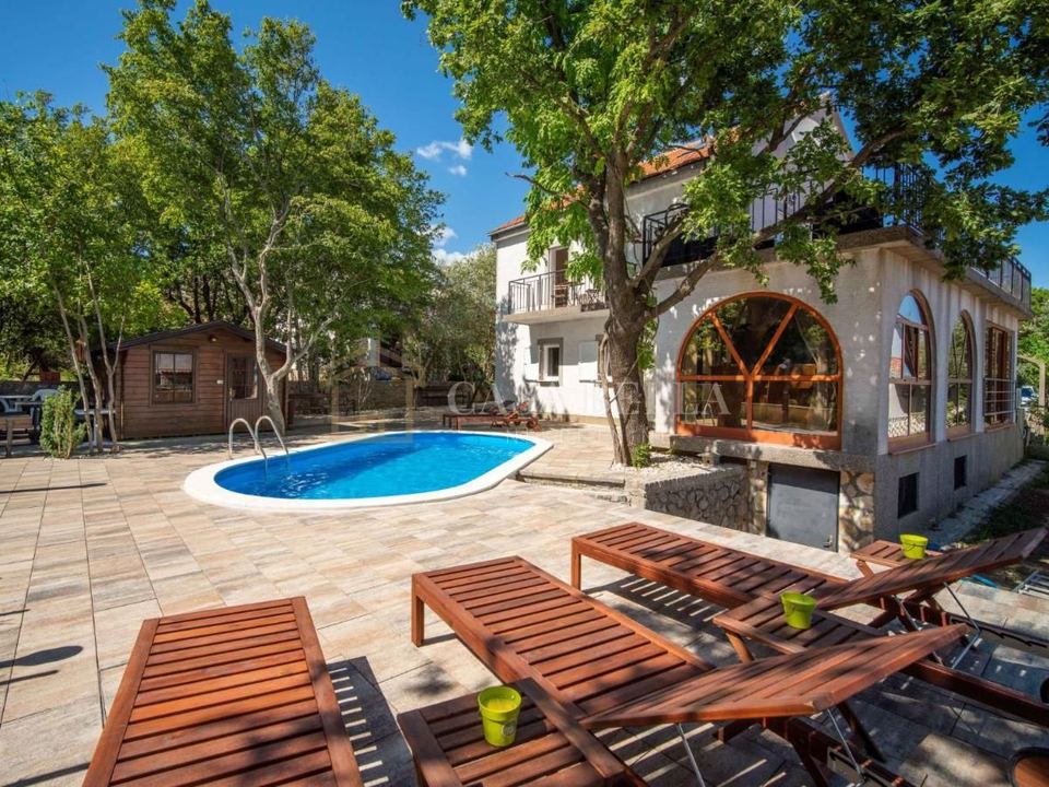 House u Krku, 250m², 8 soba, slika 2