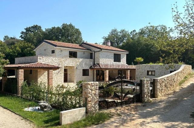 Haus u Dobrinju, 150m², 3 sobe