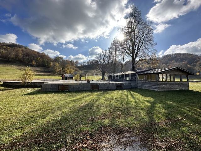 Land u Mrkopalju, 1300m²