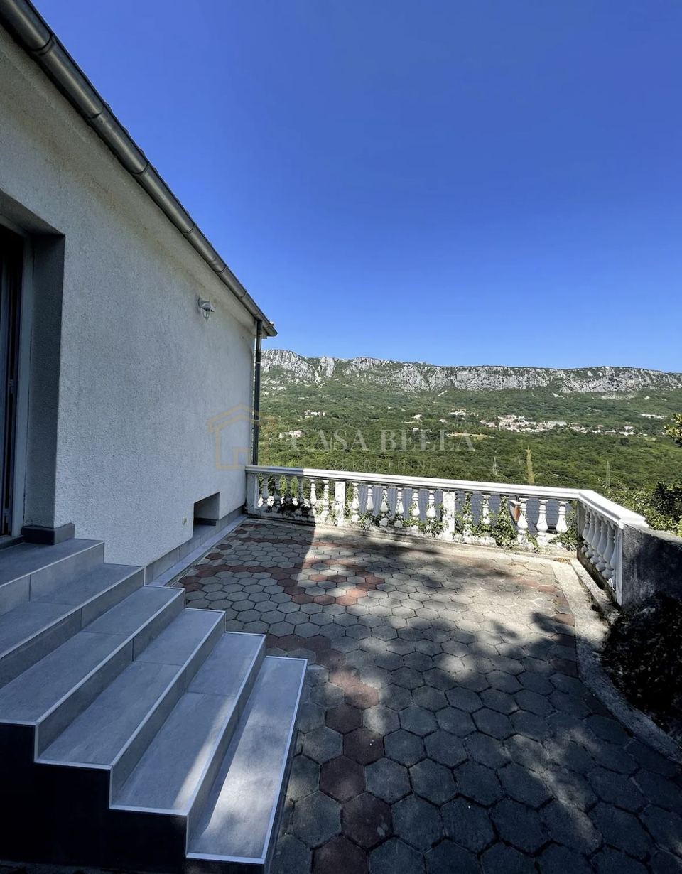 Kuća u Vinodolskoj općini, 110m², 6 soba