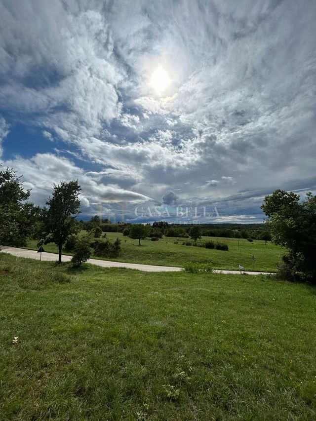 Zemljište u Oprtalju, 1579m²