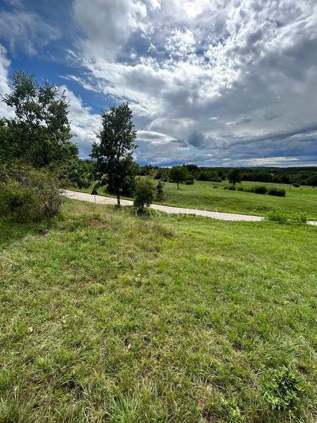 Zemljište u Oprtalju, 1579m², slika 2