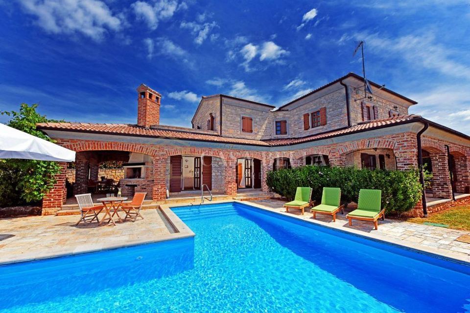 Kuća u Sveti Lovreču, 246m², 4 sobe