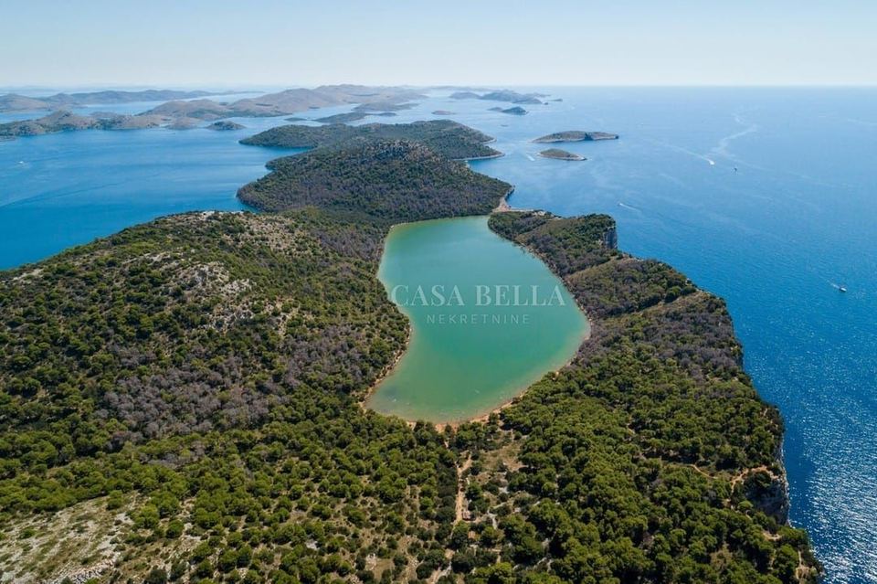 Grundstück u Saliu, 898m², slika 2