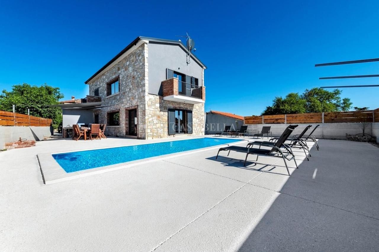 Kuća u Kanfanaru, 240m², 3 sobe