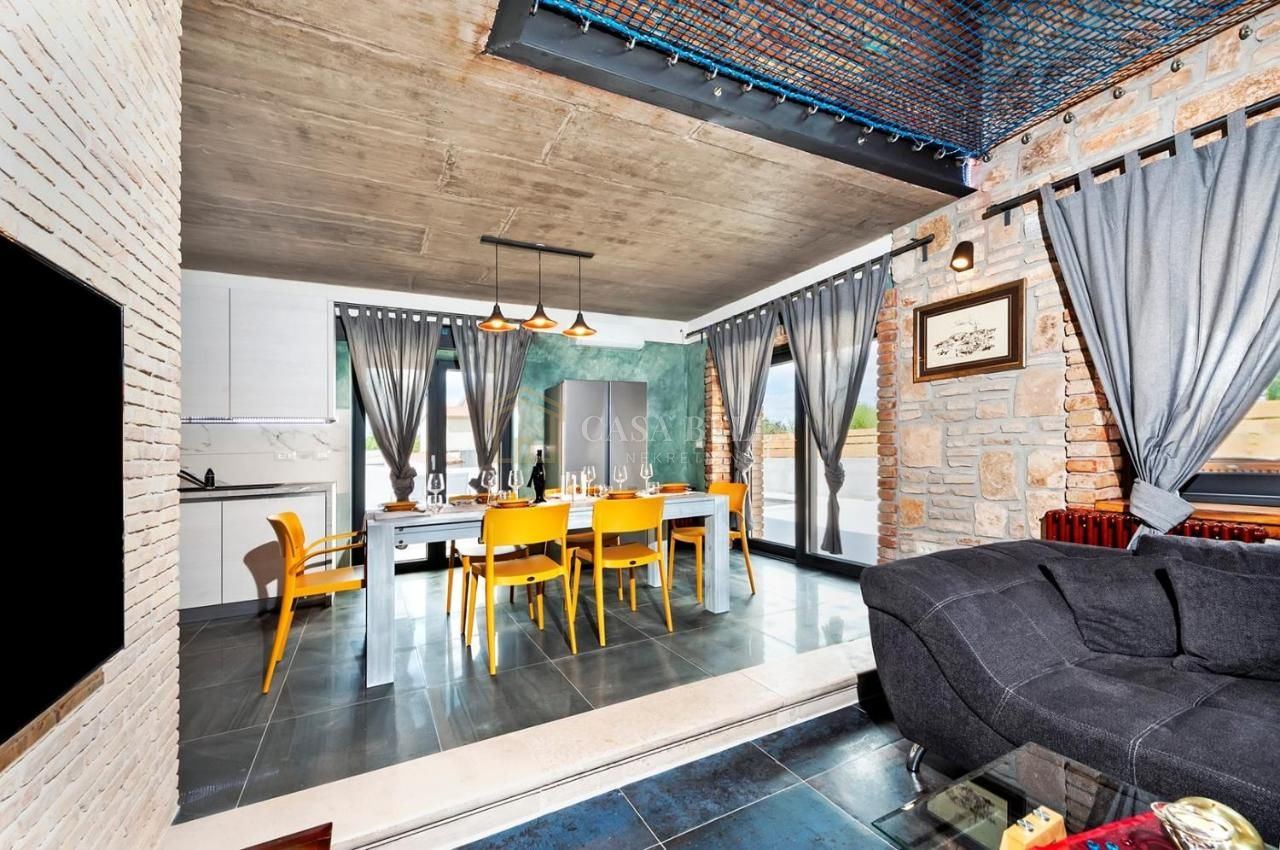 Kuća u Kanfanaru, 240m², 3 sobe, slika 5