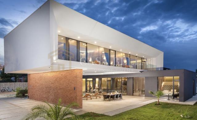 House u Ližnjanu, 504.57m², 4 sobe