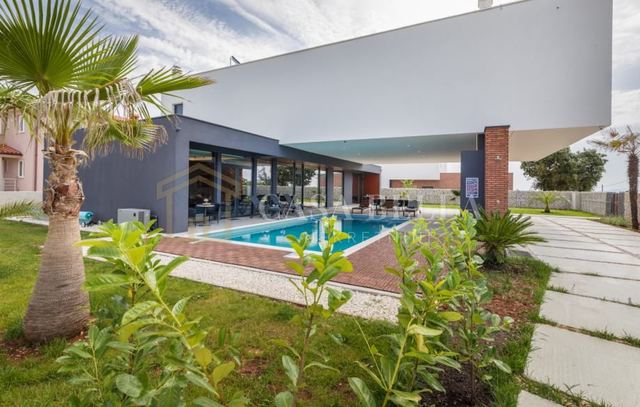 House u Ližnjanu, 504.57m², 4 sobe, slika 2