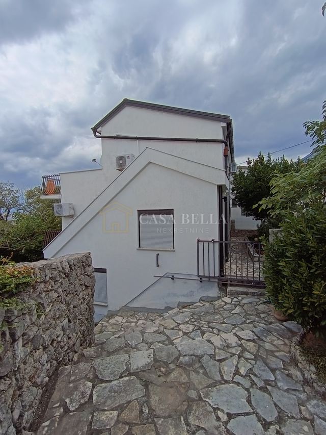 Haus u Karlobagu, 180m², 3 sobe