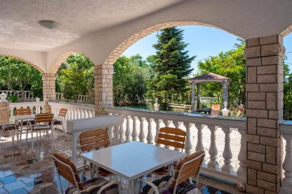 Haus u Novi Vinodolskiu, 450m², 1 soba, slika 2