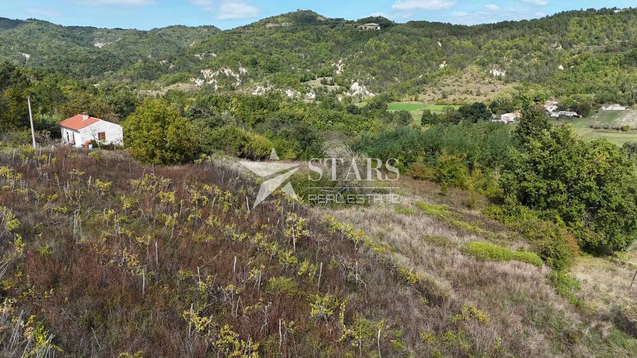 Zemljište u Pićanu, 461m²