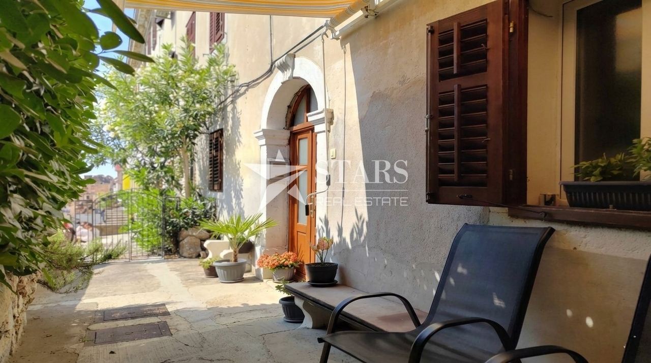 Wohnung u Opatiji, 87m², 5 soba