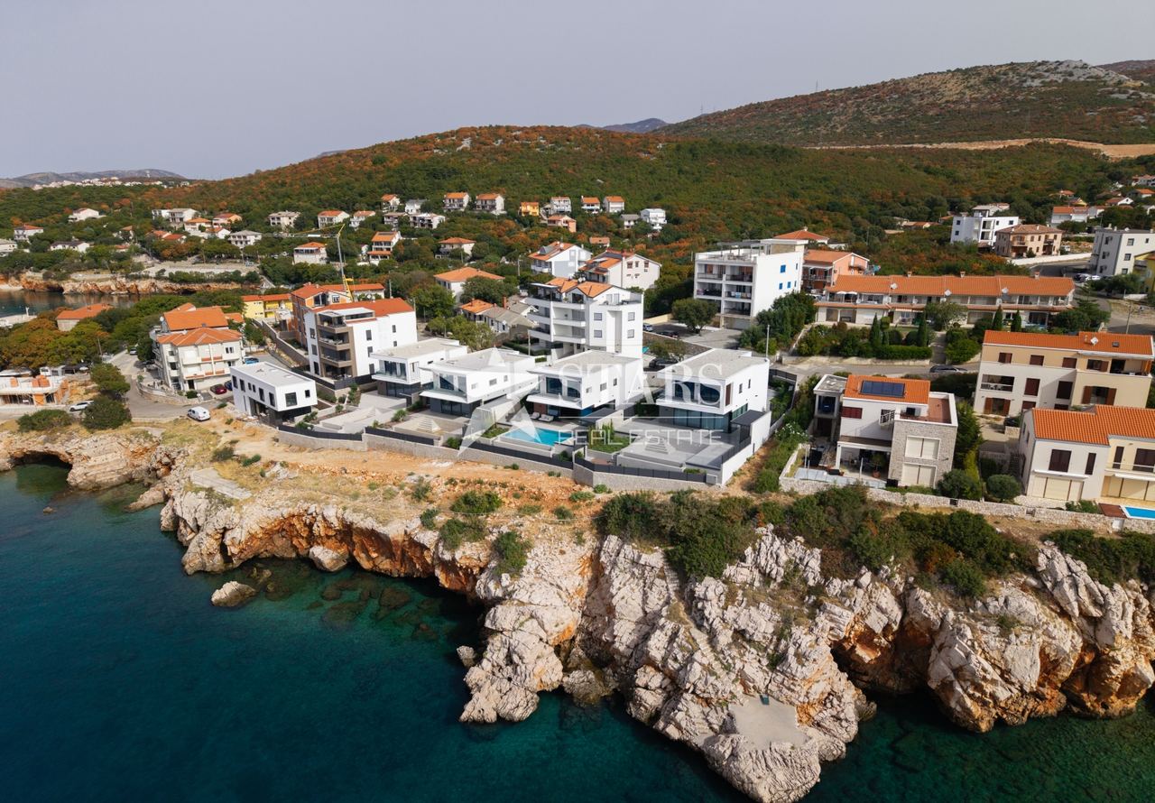 Casa u Novi Vinodolskiu, 205m², 3 sobe, slika 2