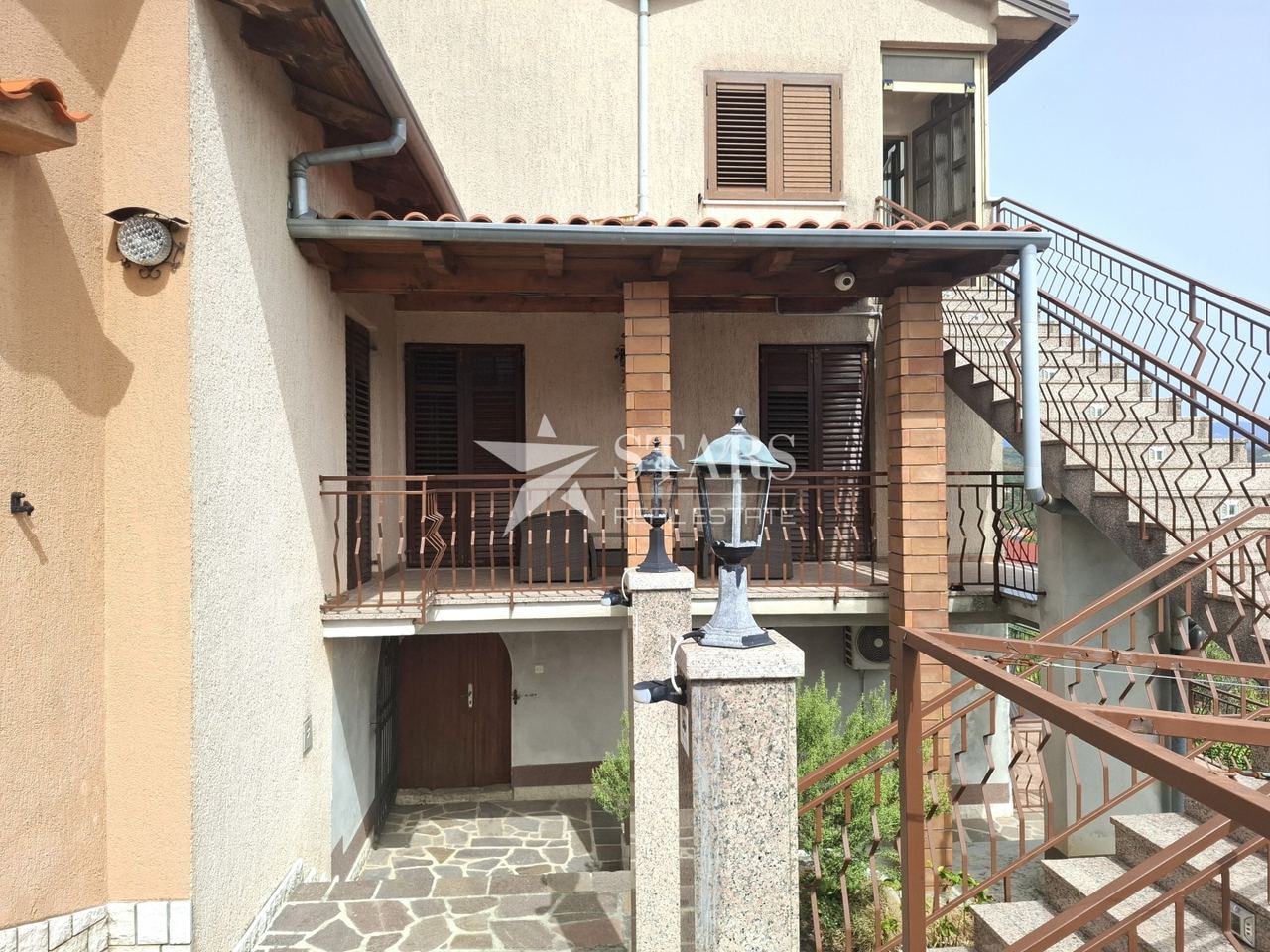 Kuća u Matuljiu, 265m², 6 soba, slika 2