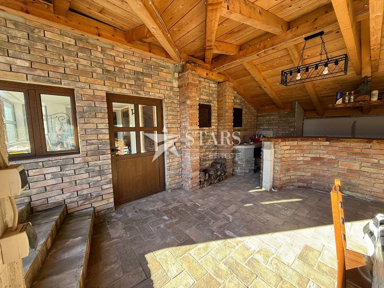 House u Mrkopalju, 300m², 8 soba, slika 2