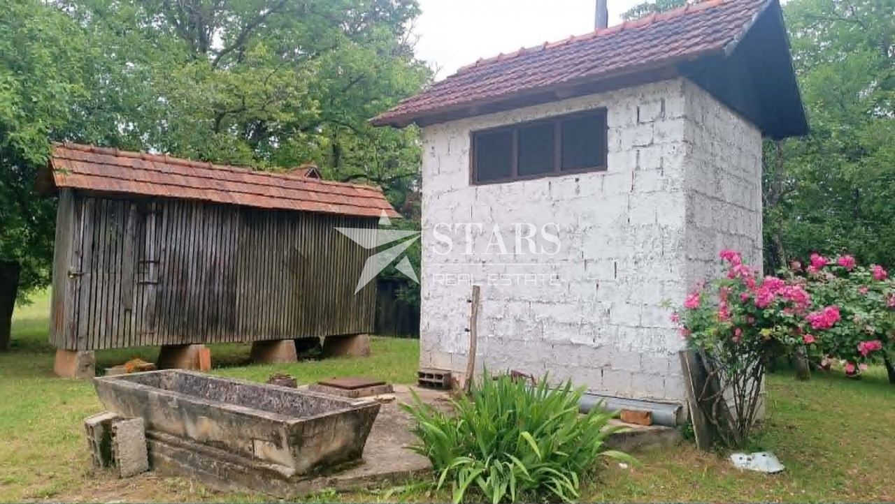 Haus u Slunju, 260m², 6 soba, slika 4