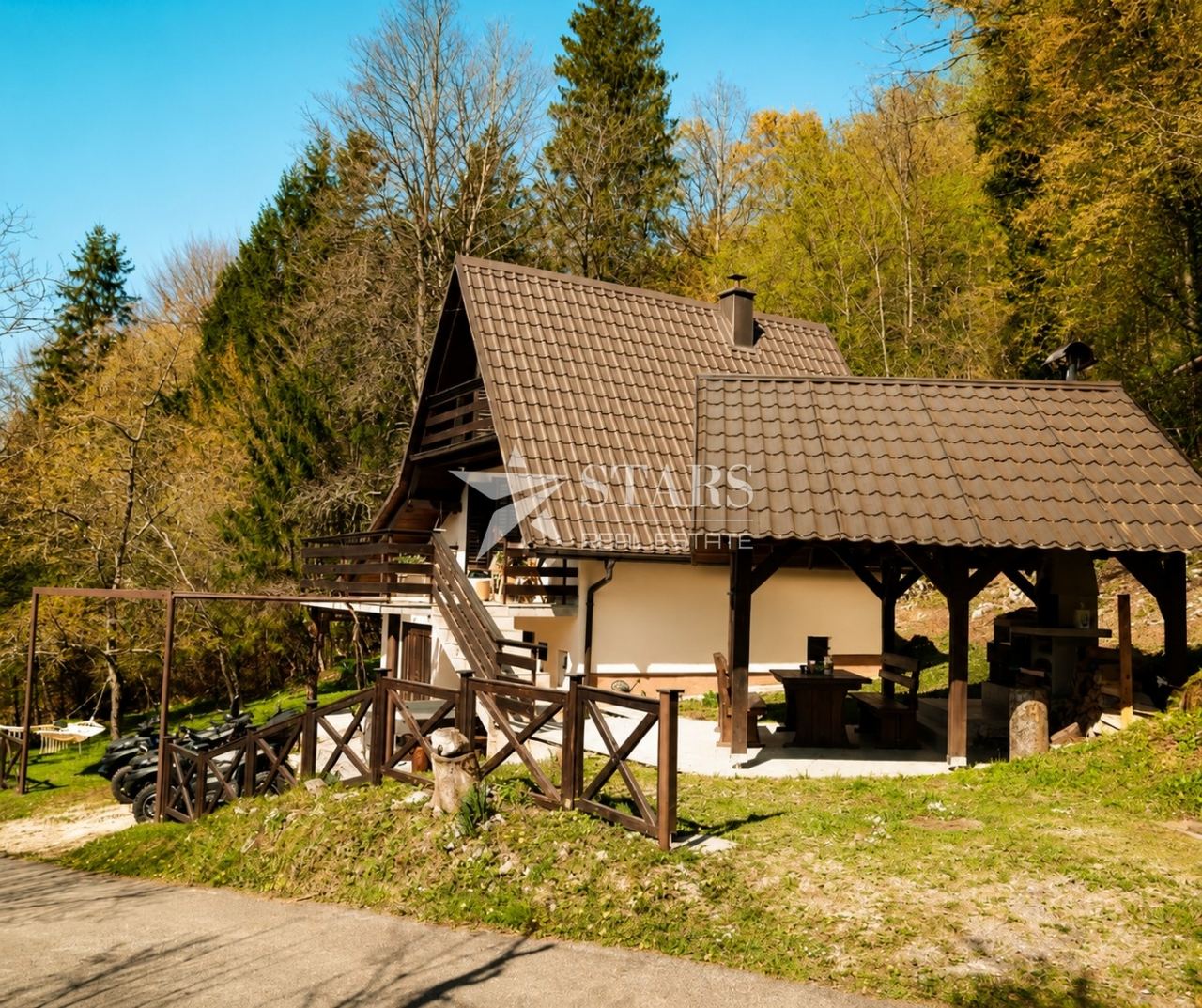 Haus u Delnicama, 130m², 2 sobe, slika 3