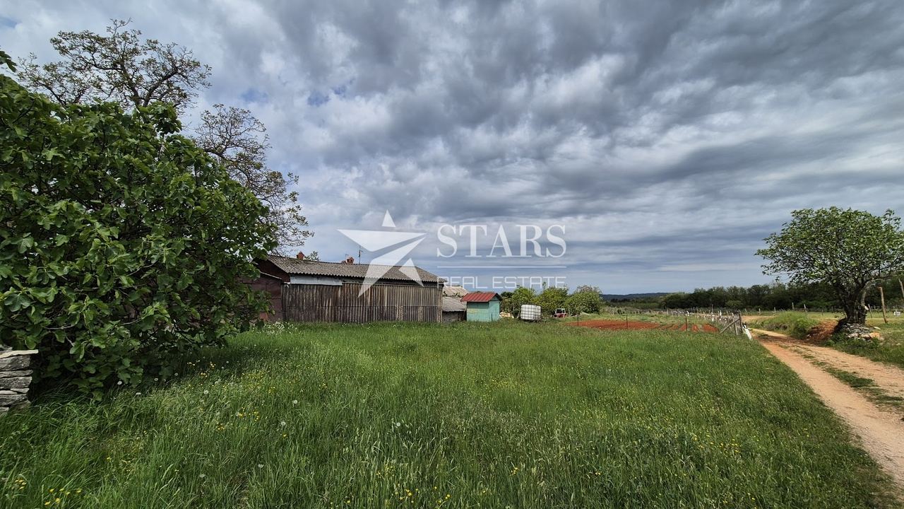 Terreno u Oprtalju, 453m²