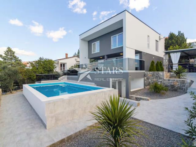 Kuća u Novi Vinodolskiu, 240m², 4 sobe, slika 2