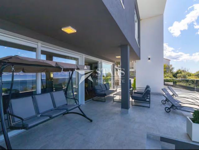 Kuća u Novi Vinodolskiu, 240m², 4 sobe, slika 4