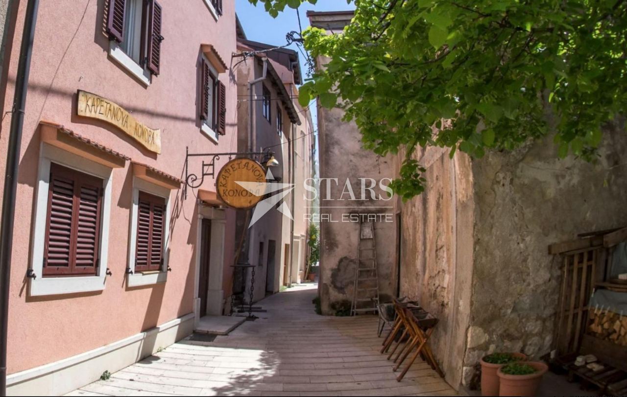 Kuća u Karlobagu, 262.55m², 5 soba, slika 2