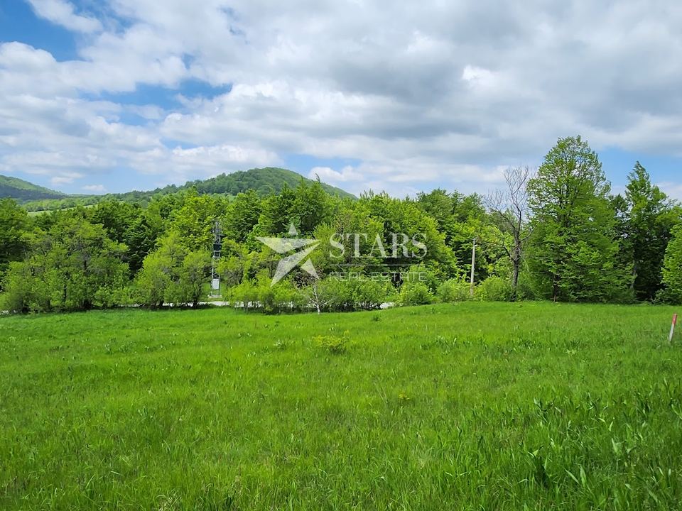 Terreno u Ravna Gori, 695m²