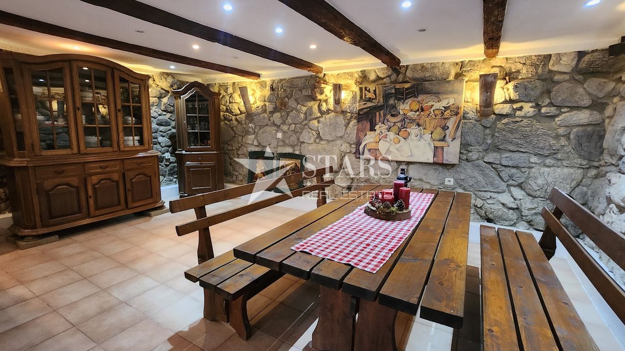 Casa u Delnicama, 304m², 3 sobe