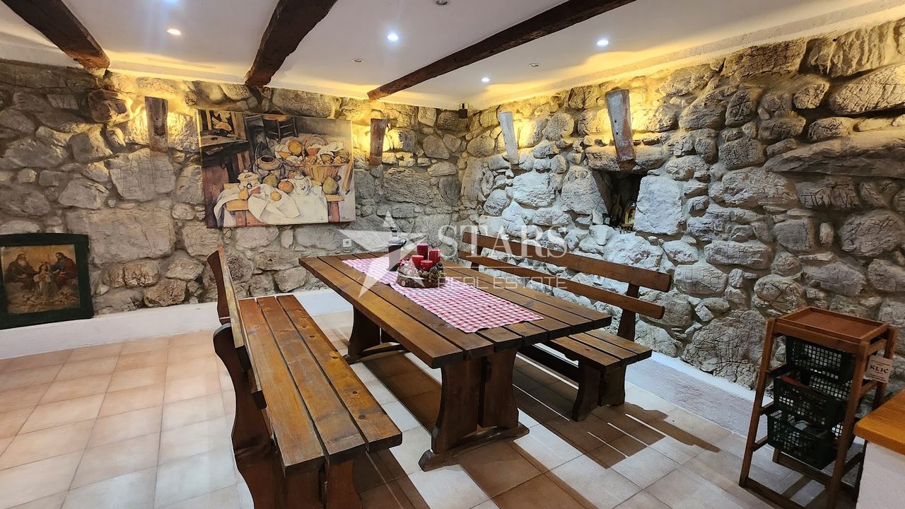 Haus u Delnicama, 304m², 3 sobe, slika 2