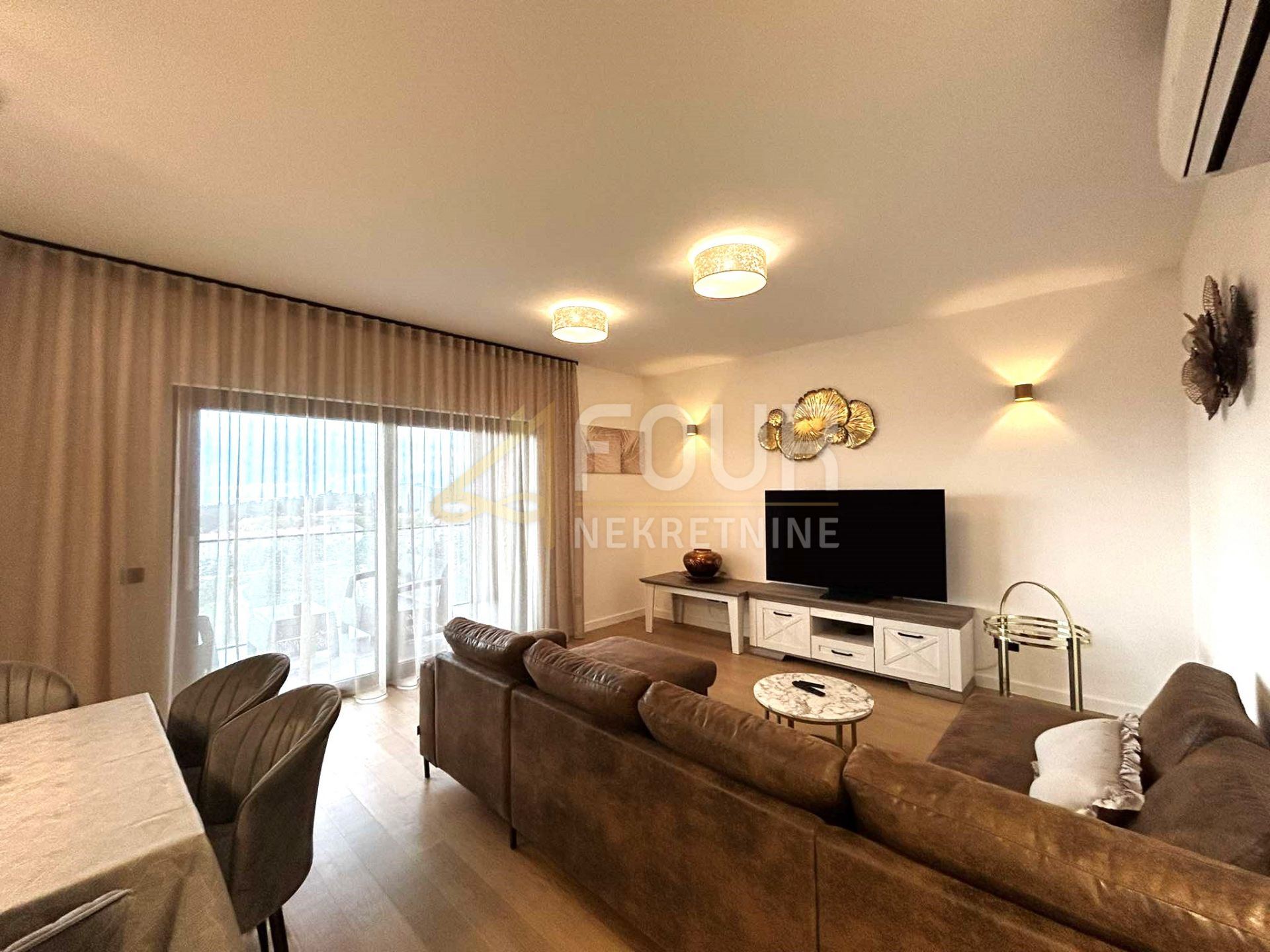 Appartamento u Rijeci, 84.7m², 2 sobe